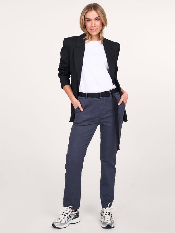 Ontdek de Katoenmix broek met riem van 10Days in de kleur grijsblauw bij Orangebag. Op werkdagen voor 21:45 besteld, morgen in huis.