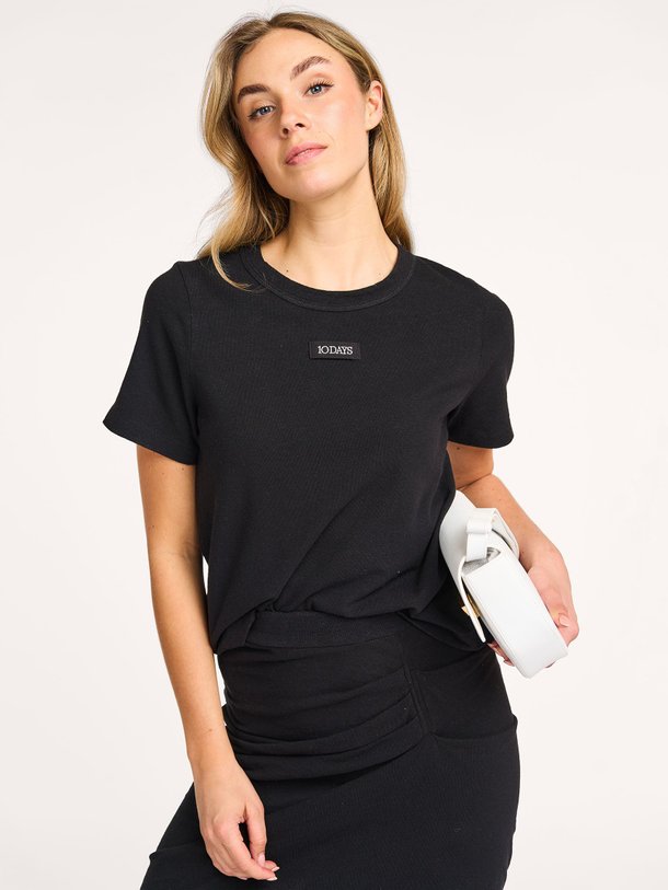 Ontdek de Linnen/katoenmix slub T-shirt van 10Days in de kleur zwart bij Orangebag. Op werkdagen voor 21:45 besteld, morgen in huis.