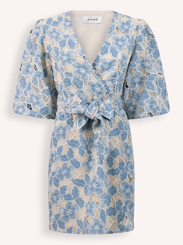 Ontdek de Bailey geweven broderie jurk van Aaiko in de kleur blauw bij Orangebag. Op werkdagen voor 21:45 besteld, morgen in huis.