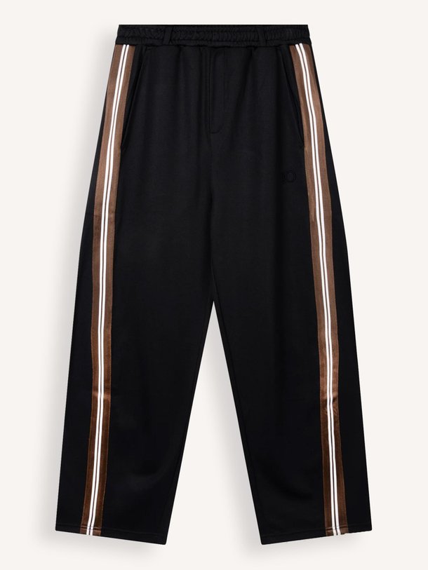 Ontdek de Katoenmix barrel track broek van 10Days in de kleur Zwart bij Orangebag. Op werkdagen voor 21:45 besteld, morgen in huis.