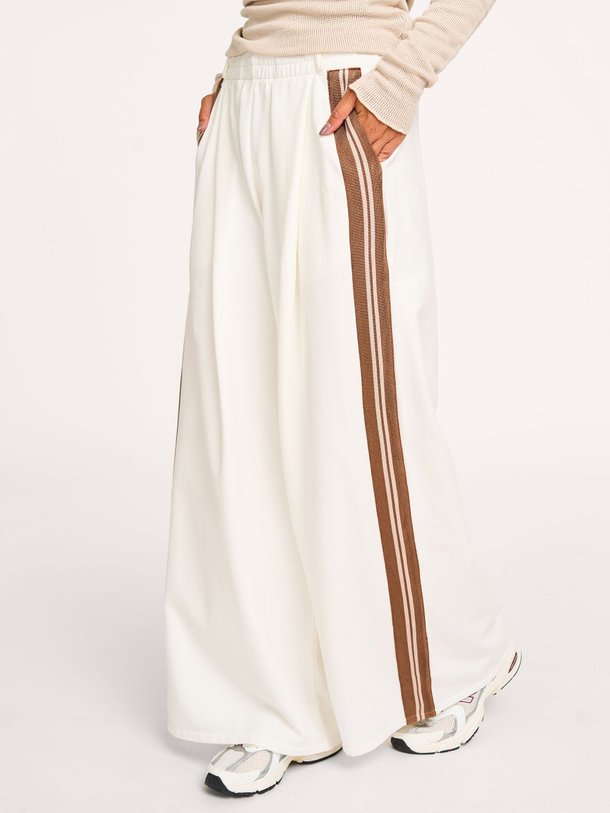 Ontdek de Katoenmix wide leg broek met bies van 10Days in de kleur ecru bij Orangebag. Op werkdagen voor 21:45 besteld, morgen in huis.