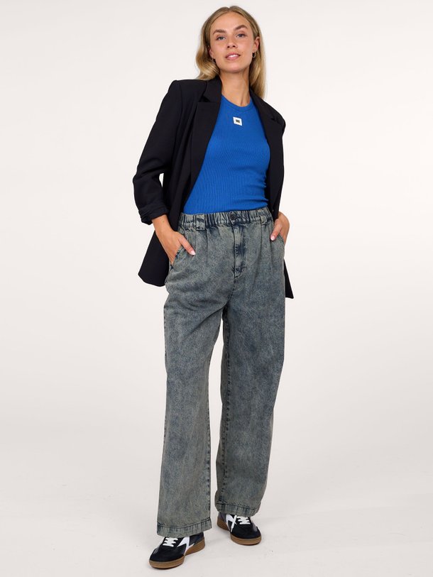 Ontdek de High waist loose fit non-stretch jeans van 10Days in de kleur blauwgrijs bij Orangebag. Op werkdagen voor 21:45 besteld, morgen in huis.