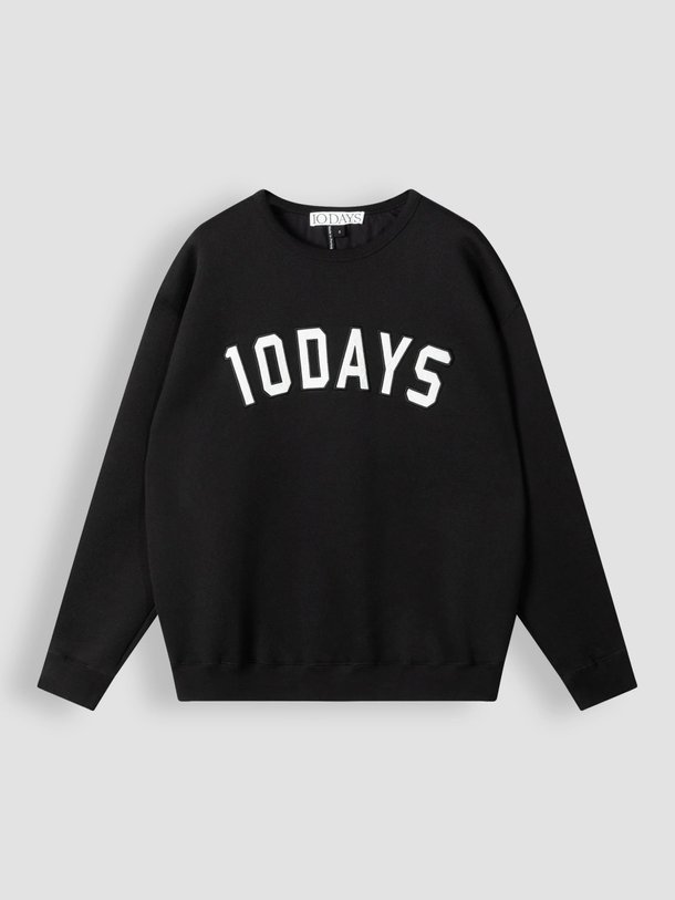 10Days Katoenmix Logo Sweater - Zwart Ontdek de Katoenmix logo sweater van 10Days in de kleur zwart bij Orangebag. Op werkdagen voor 21:45 besteld, morgen in huis.