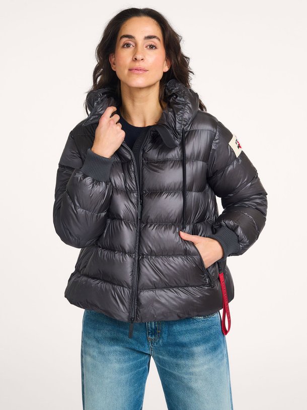 Ontdek de Blaine geweven gewatteerde jas van After Label in de kleur donkergrijs bij Orangebag. Op werkdagen voor 21:45 besteld, morgen in huis.