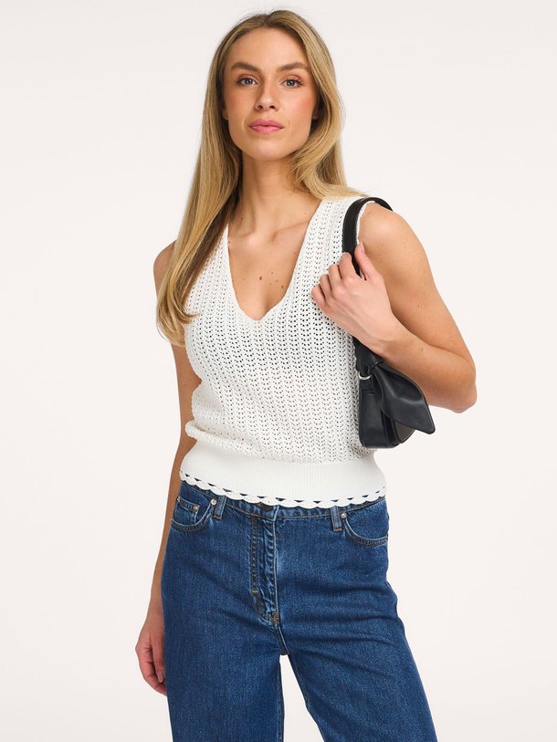 Ontdek de Lanadel viscosemix top van Iro in de kleur Wit bij Orangebag. Op werkdagen voor 21:45 besteld, morgen in huis.