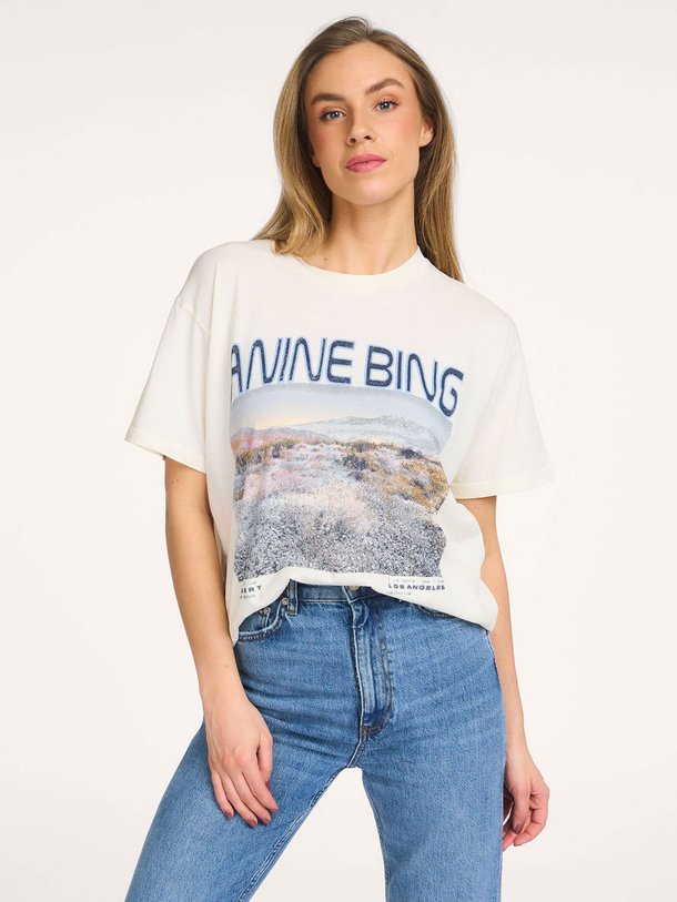 Ontdek de Cade katoenen T-shirt met print van Anine Bing in de kleur Off-white bij Orangebag. Op werkdagen voor 21:45 besteld, morgen in huis.