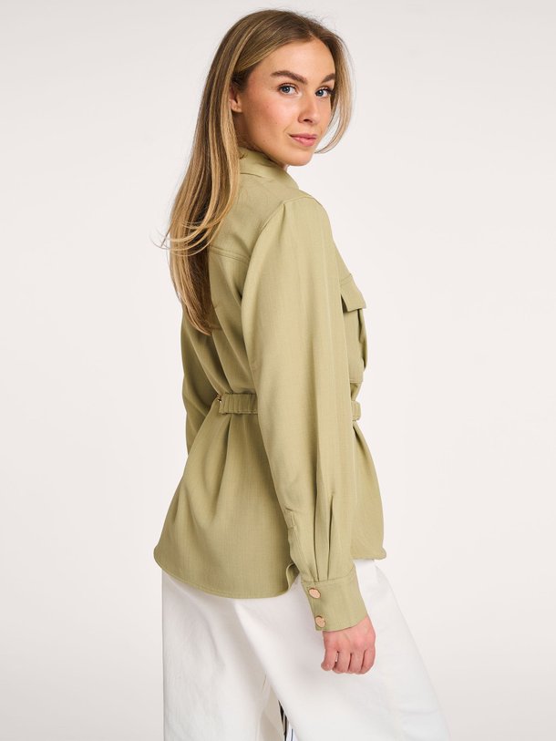 Ontdek de Zoe geweven blouse van Aaiko in de kleur groen bij Orangebag. Op werkdagen voor 21:45 besteld, morgen in huis.