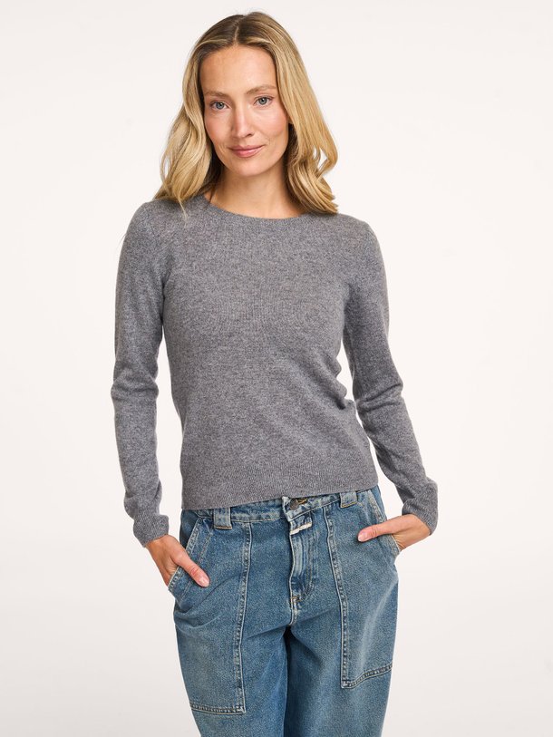 Ontdek de Catelina cashmere trui van Absolut Cashmere in de kleur grijs bij Orangebag. Op werkdagen voor 21:45 besteld, morgen in huis.