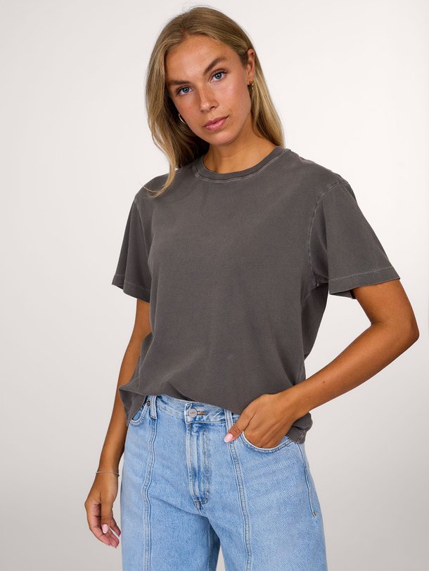 Ontdek de Jay organic cotton T-shirt van Agolde in de kleur brons bij Orangebag. Op werkdagen voor 21:45 besteld, morgen in huis.