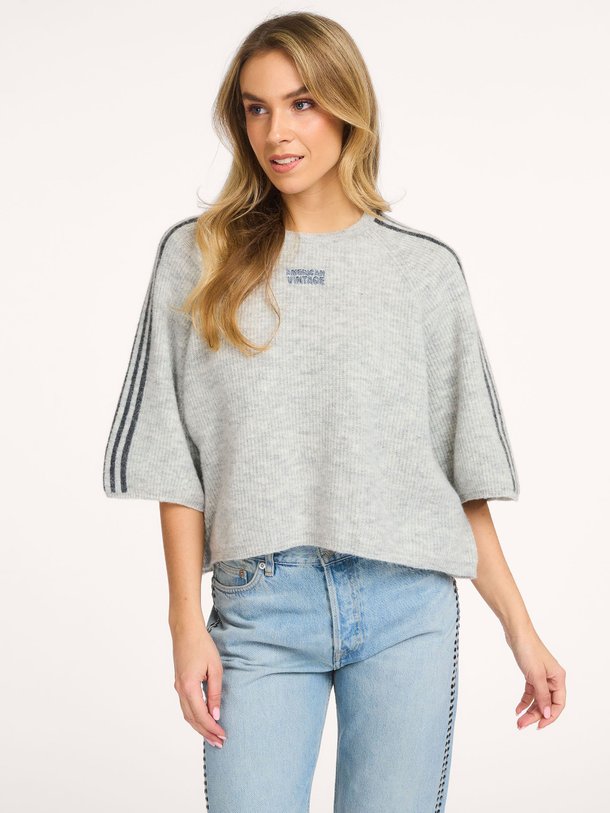 Ontdek de Vitow alpacamix trui van American Vintage in de kleur Grijs bij Orangebag. Op werkdagen voor 21:45 besteld, morgen in huis.