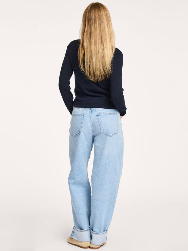 Ontdek de Mid waist barrel fit jeans van Agolde in de kleur lichtblauw bij Orangebag. Op werkdagen voor 21:45 besteld, morgen in huis.