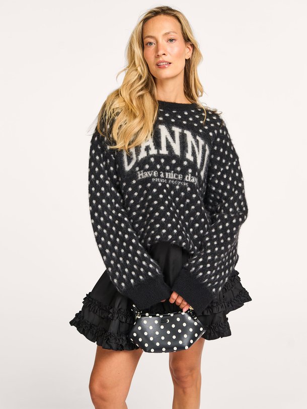 Ontdek de Alpacamix oversized trui van Ganni in de kleur Zwart bij Orangebag. Op werkdagen voor 21:45 besteld, morgen in huis.