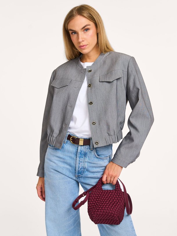 Ontdek de Suus viscosemix gemêleerd jasje van Aaiko in de kleur grijs bij Orangebag. Op werkdagen voor 21:45 besteld, morgen in huis.