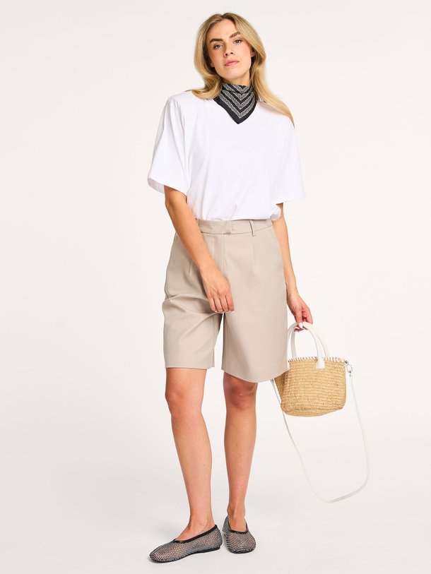 Ontdek de Jades geweven short van Aaiko in de kleur zand bij Orangebag. Op werkdagen voor 21:45 besteld, morgen in huis.