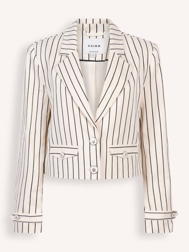 Ontdek de Ines katoenmix cropped blazer van Aaiko in de kleur ecru bij Orangebag. Op werkdagen voor 21:45 besteld, morgen in huis.