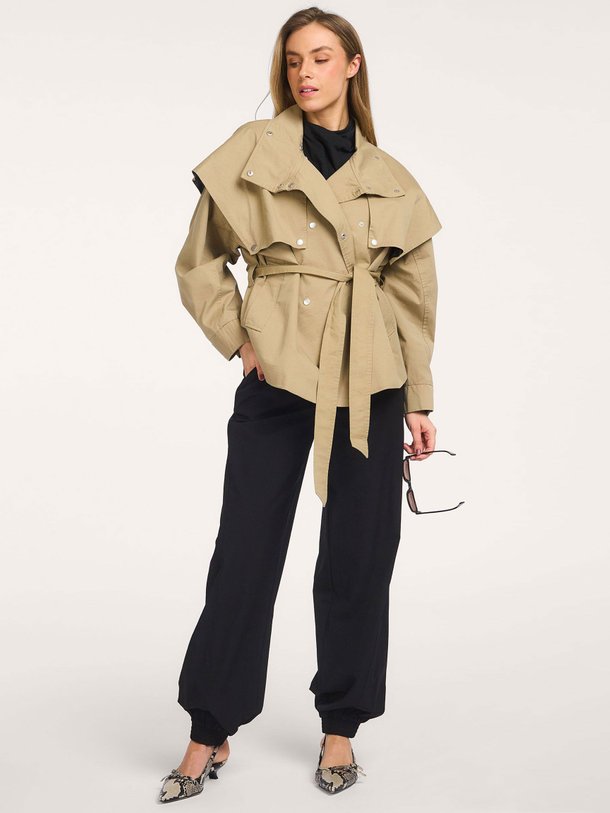 Ontdek de Ethan jersey joggingbroek van Karen By Simonsen in de kleur Zwart bij Orangebag. Op werkdagen voor 21:45 besteld, morgen in huis.