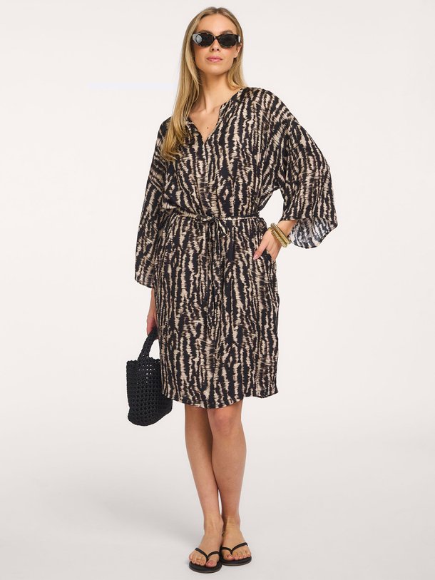 Ontdek de Dress van No Man's Land bij Orangebag. Op werkdagen voor 21:45 besteld, morgen in huis.