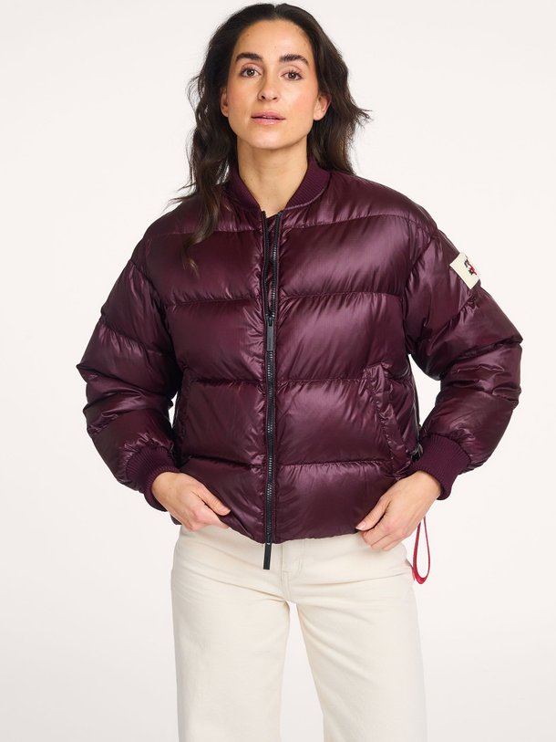 Ontdek de Maniva geweven gewatteerde jas van After Label in de kleur bordeauxrood bij Orangebag. Op werkdagen voor 21:45 besteld, morgen in huis.