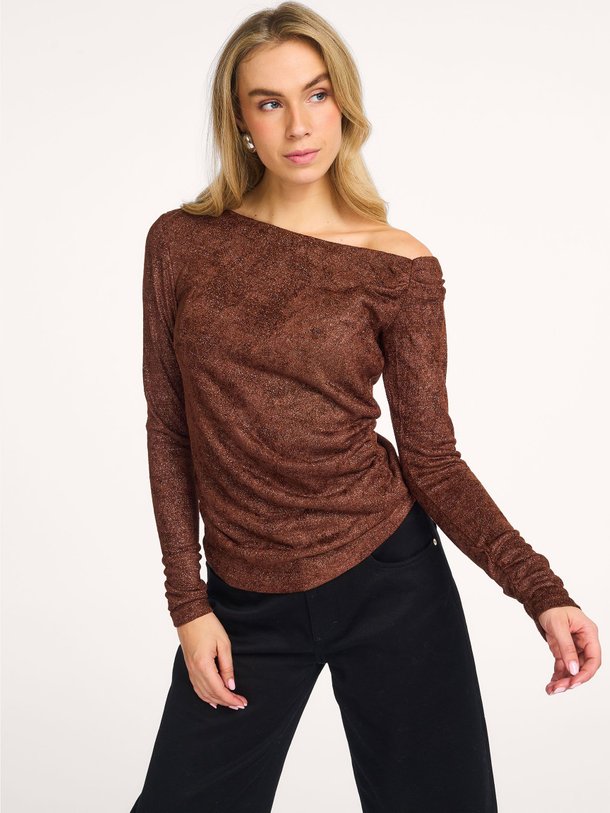 Ontdek de Lumia jersey top met lurex van Aaiko in de kleur bruin bij Orangebag. Op werkdagen voor 21:45 besteld, morgen in huis.