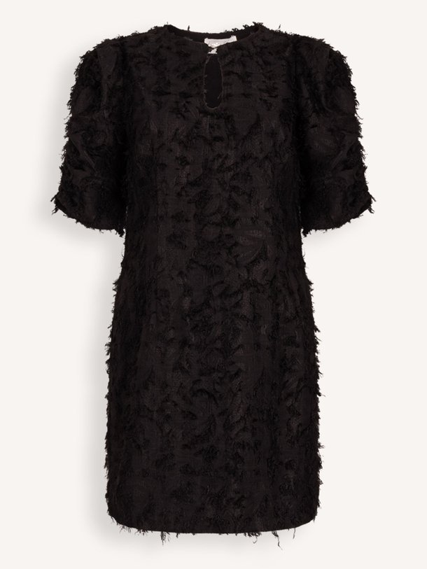 Ontdek de Indy geweven jurk met franjes van Aaiko in de kleur zwart bij Orangebag. Op werkdagen voor 21:45 besteld, morgen in huis.