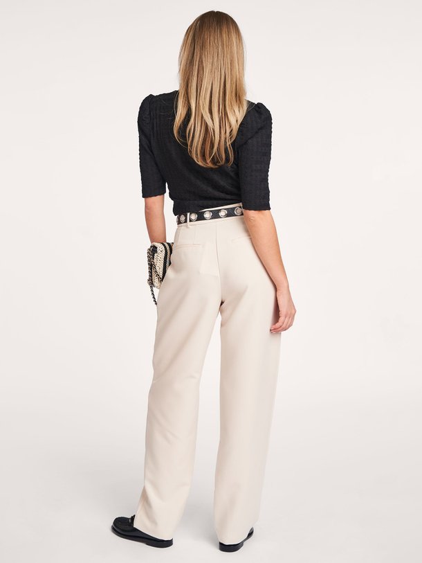 Ontdek de Nynke geweven top met structuur van Aaiko in de kleur zwart bij Orangebag. Op werkdagen voor 21:45 besteld, morgen in huis.