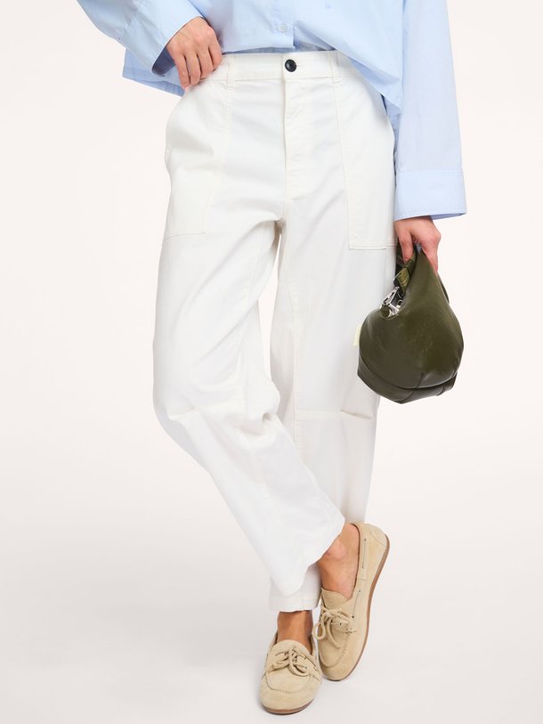 Ontdek de Kiara katoenmix broek van Bellerose in de kleur Wit bij Orangebag. Op werkdagen voor 21:45 besteld, morgen in huis.