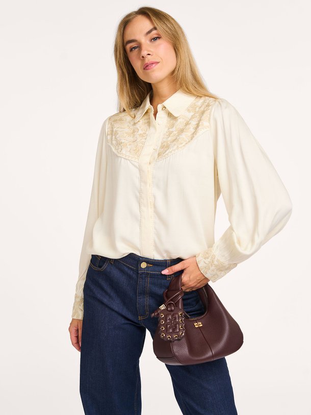 Ontdek de Ophelia viscose blouse met borduursel van Aaiko in de kleur crème bij Orangebag. Op werkdagen voor 21:45 besteld, morgen in huis.