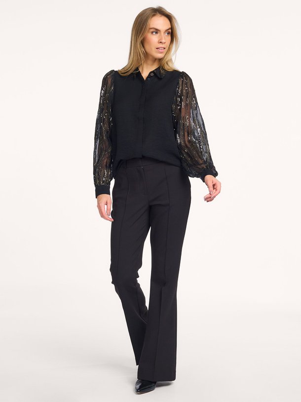 Ontdek de Glenn viscosemix flared broek van Aaiko in de kleur zwart bij Orangebag. Op werkdagen voor 21:45 besteld, morgen in huis.