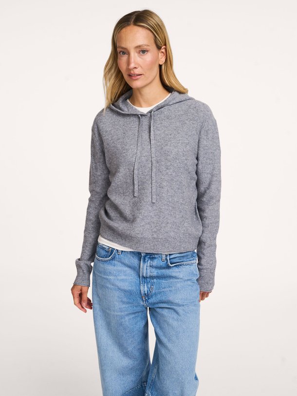 Ontdek de Emma wol/cashmeremix trui van Absolut Cashmere in de kleur grijs bij Orangebag. Op werkdagen voor 21:45 besteld, morgen in huis.