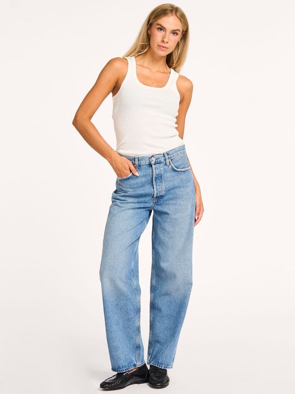 Ontdek de Henson mid waist straight fit jeans van Agolde in de kleur blauw bij Orangebag. Op werkdagen voor 21:45 besteld, morgen in huis.