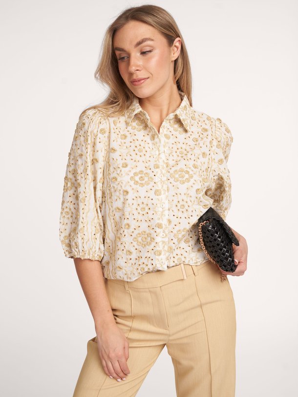 Ontdek de Lien organic cotton broderie blouse van Aaiko in de kleur grijsgroen bij Orangebag. Op werkdagen voor 21:45 besteld, morgen in huis.