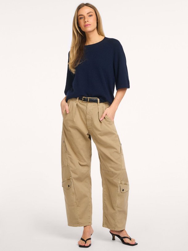 Ontdek de Leana cashmere trui van Absolut Cashmere in de kleur Donkerblauw bij Orangebag. Op werkdagen voor 21:45 besteld, morgen in huis.