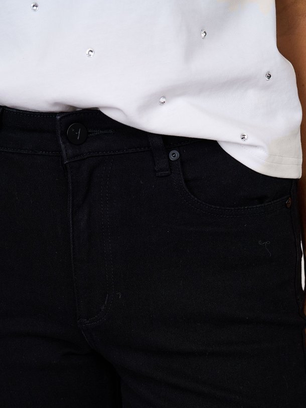 Ontdek de Nellie mid waist straight fit stretch jeans van Abrand in de kleur zwart bij Orangebag. Op werkdagen voor 21:45 besteld, morgen in huis.