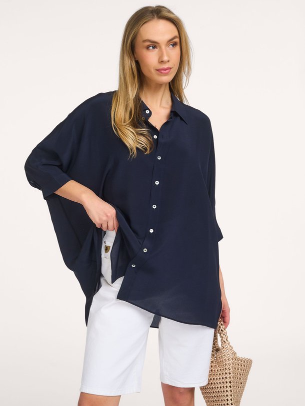 Ontdek de Zijden blouse van Speezys in de kleur Donkerblauw bij Orangebag. Op werkdagen voor 21:45 besteld, morgen in huis.