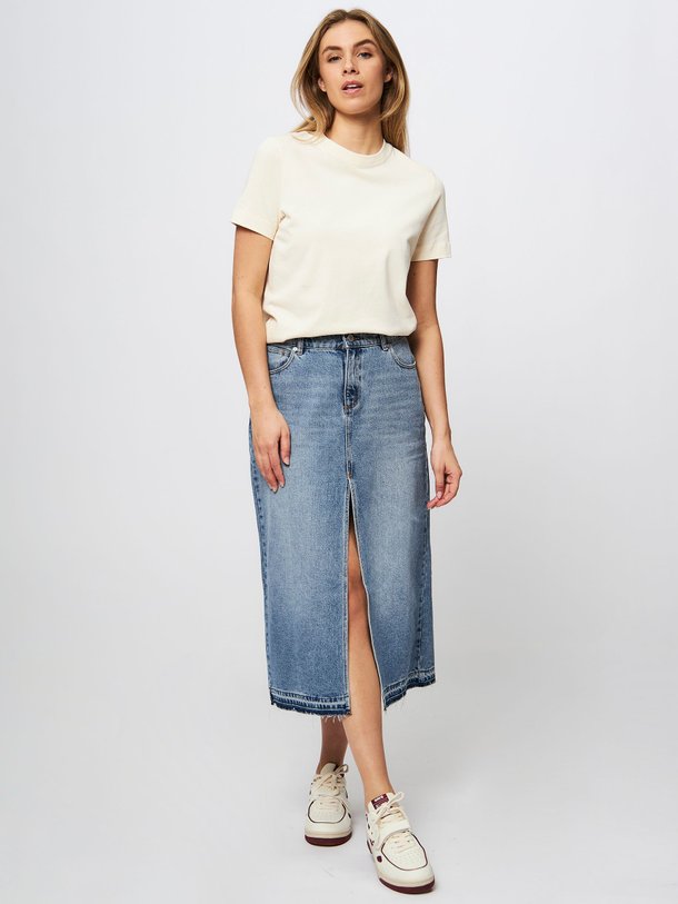 Ontdek de Lula denim rok van Abrand in de kleur donkerblauw bij Orangebag. Op werkdagen voor 21:45 besteld, morgen in huis.