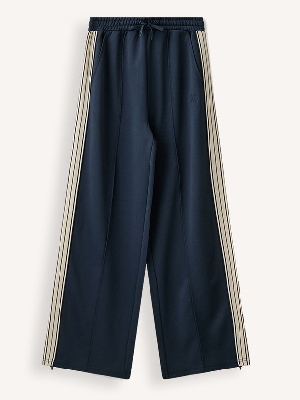 Ontdek de Ada jersey joggingbroek met bies van Copenhagen Muse in de kleur Donkerblauw bij Orangebag. Op werkdagen voor 21:45 besteld, morgen in huis.