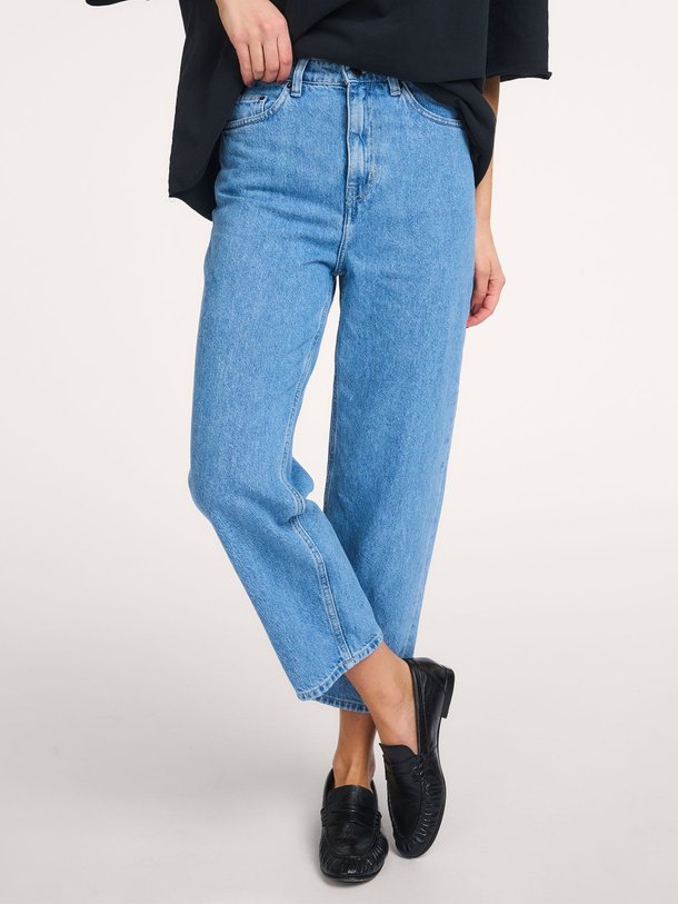 Ontdek de Joybird high waist straight fit jeans van American Vintage in de kleur Blauw bij Orangebag. Op werkdagen voor 21:45 besteld, morgen in huis.