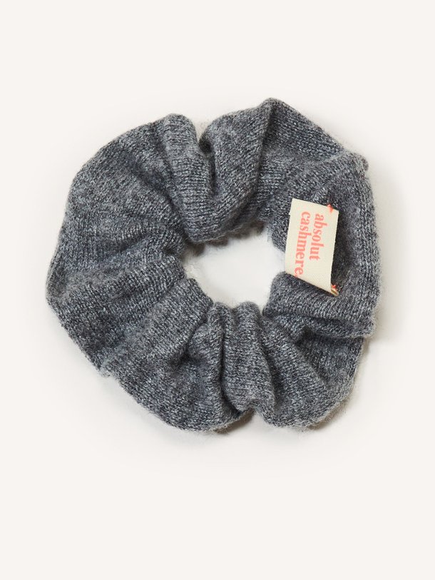 Ontdek de Steren cashmere scrunchie van Absolut Cashmere in de kleur donkergrijs bij Orangebag. Op werkdagen voor 21:45 besteld, morgen in huis.