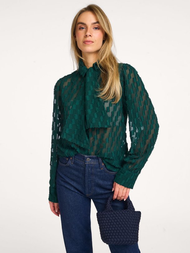 Ontdek de Veronne geweven blouse van Aaiko in de kleur donkergroen bij Orangebag. Op werkdagen voor 21:45 besteld, morgen in huis.