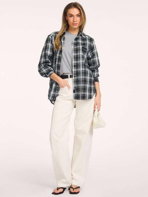 Ontdek de Drew mid waist barrel fit jeans van Haute L'Amitié in de kleur Off-white bij Orangebag. Op werkdagen voor 21:45 besteld, morgen in huis.