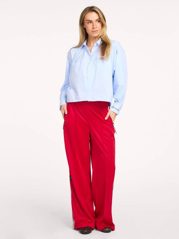 Ontdek de Sophie katoenmix cropped blouse van Haute L'Amitié in de kleur Lichtblauw bij Orangebag. Op werkdagen voor 21:45 besteld, morgen in huis.