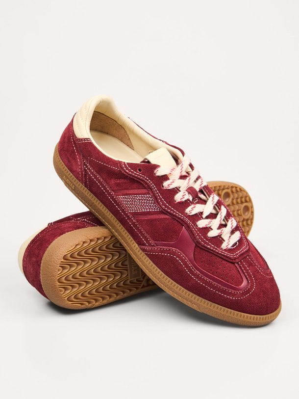 Ontdek de Tb.490, suède sneakers van Alohas bij Orangebag. Op werkdagen voor 21:45 besteld, morgen in huis.