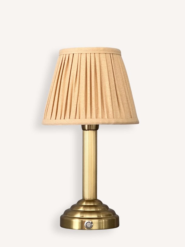 Ontdek de Numi, draadloze tafellamp van Club Carlotta bij Orangebag. Op werkdagen voor 21:45 besteld, morgen in huis.