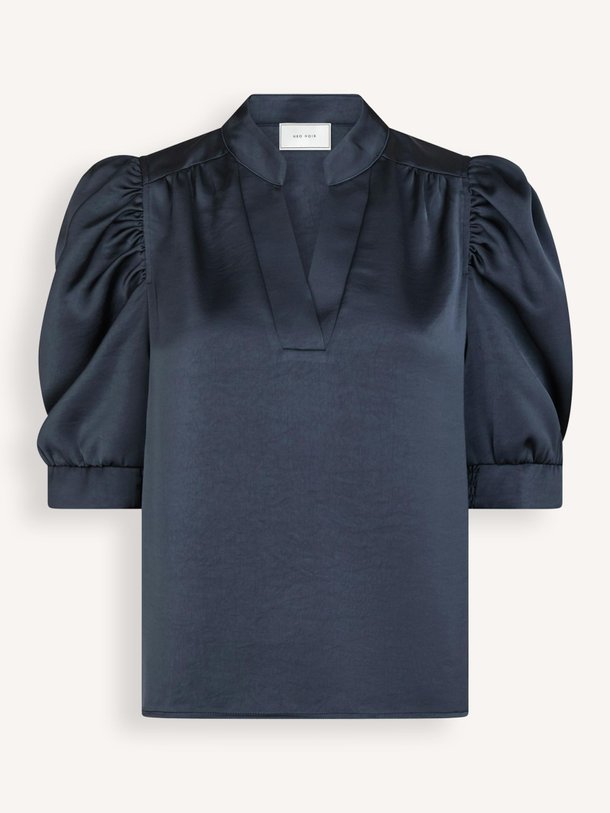 Ontdek de Roella, geweven satijnen top van Neo Noir bij Orangebag. Op werkdagen voor 21:45 besteld, morgen in huis.