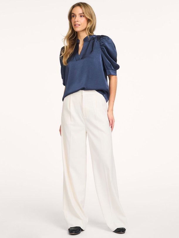 Ontdek de Roella, geweven satijnen top van Neo Noir bij Orangebag. Op werkdagen voor 21:45 besteld, morgen in huis.