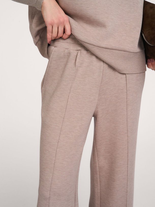 Ontdek de Viscosemix gemêleerde joggingbroek van Varley bij Orangebag. Op werkdagen voor 21:45 besteld, morgen in huis.