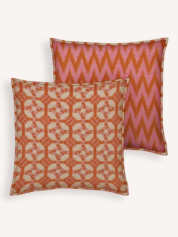 Ontdek de Rosita, geweven dubbelzijdig kussen met dessin van Palais bij Orangebag. Op werkdagen voor 21:45 besteld, morgen in huis.