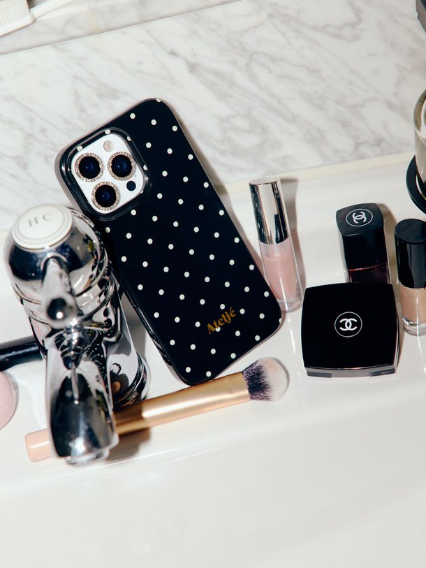 Ontdek de Mini Polka Dot, Iphone case van Ateljé bij Orangebag. Op werkdagen voor 21:45 besteld, morgen in huis.