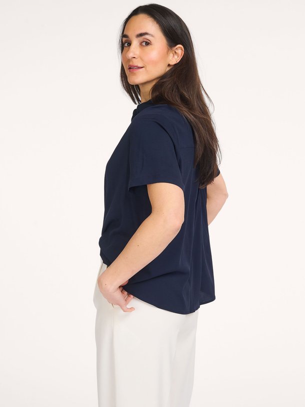Ontdek de Saminna, viscosemix blouse van Samsoe Samsoe bij Orangebag. Op werkdagen voor 21:45 besteld, morgen in huis.