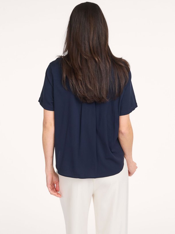 Ontdek de Saminna, viscosemix blouse van Samsoe Samsoe bij Orangebag. Op werkdagen voor 21:45 besteld, morgen in huis.